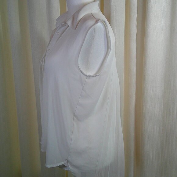 Sparkle & Fade White Sleeveless Button-Down Blouse in size M - Picture 5 of 5